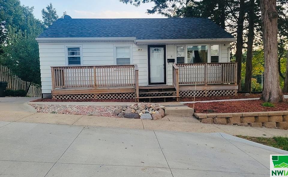 1st image of 2904 Davis Ave