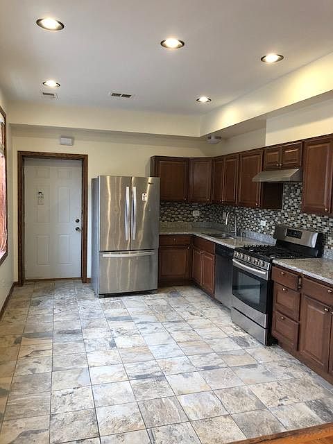 Kitchen, oversized fridge, dishwasher, great light.