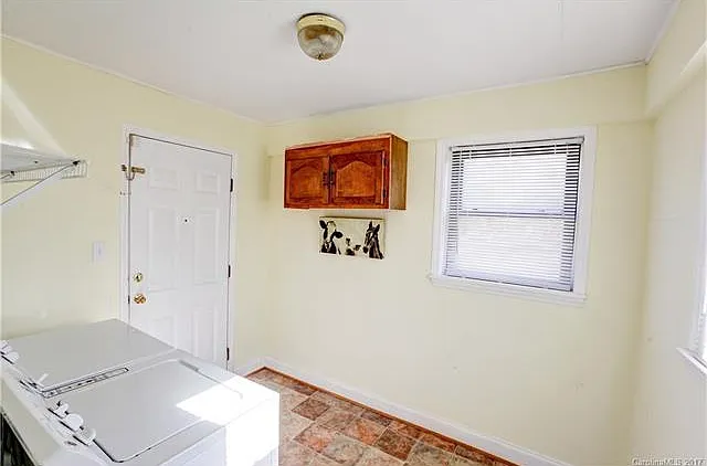 115 Harrison Dr — Photo 8