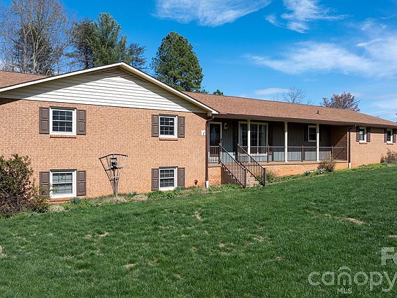 2nd image of 5515 Chestnut Dr