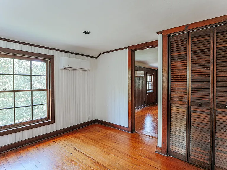 860 Elizabeth Ln — Photo 13