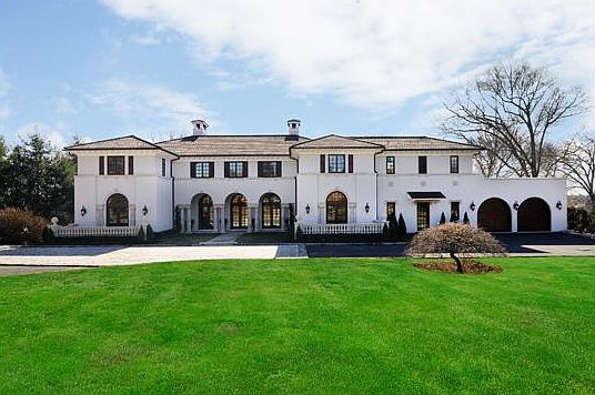 Panoramic views of 3 golf courses