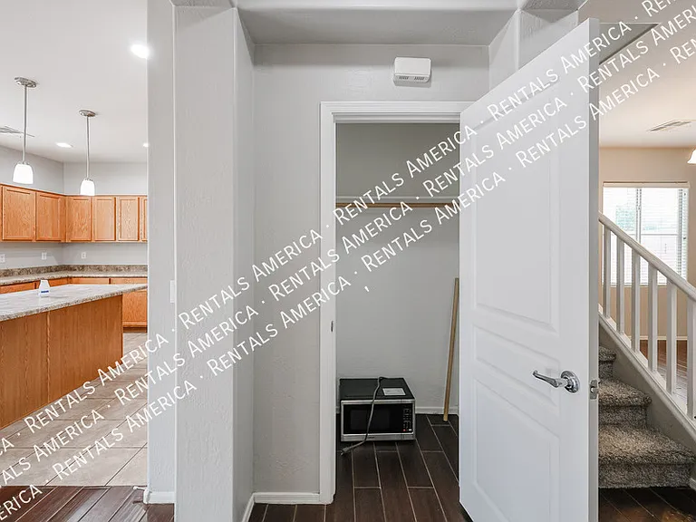 4563 E Oxford Ln — Photo 50