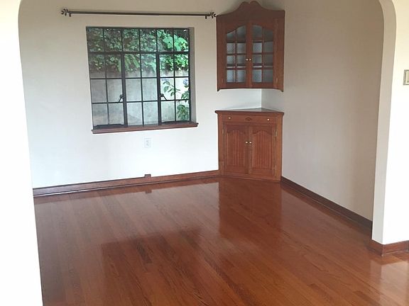 dinning area 11'X10'