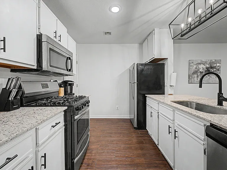 49 Holly Dr #B — Photo 6