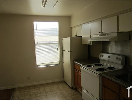 3 bed, 1000 sqft, $2,750 — Photo 3