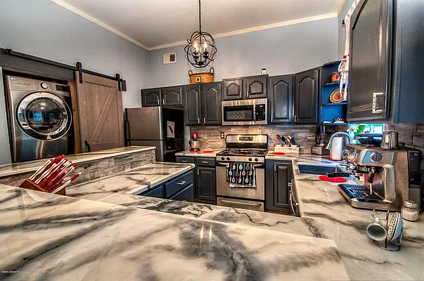 Sold by REMAX Elite | media 9