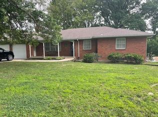 1015 Ridgeway Dr, Liberty, MO 64068