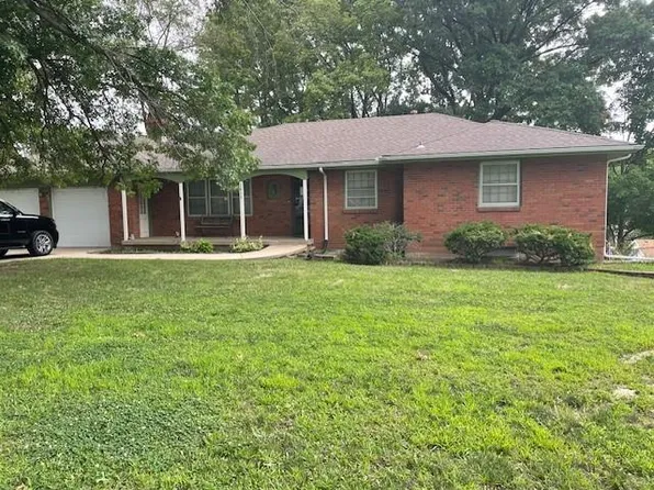 1015 Ridgeway Dr, Liberty, MO 64068