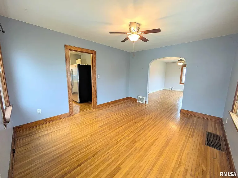 304 Redbud Dr — Photo 10