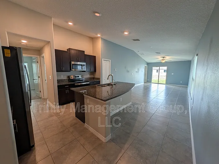 367 Argyll Dr — Photo 14