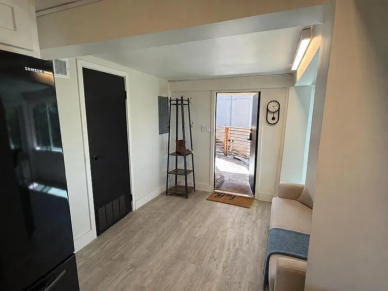 1242 Thomas Dr #A — Photo 3