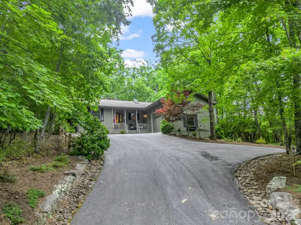 558 Middle Connestee Trl, Brevard, NC 28712