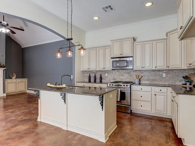 305 Chimney Rock Blvd — Photo 1