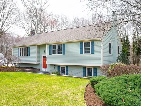 128 Cedarwood Rd, Hanover, MA 02339