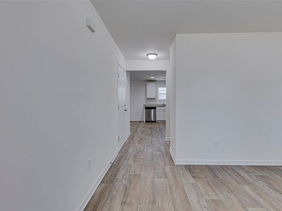 5th image of 439 Seaborn Cir