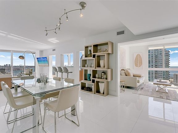 2nd image of 325 Biscayne Blvd APT 3723