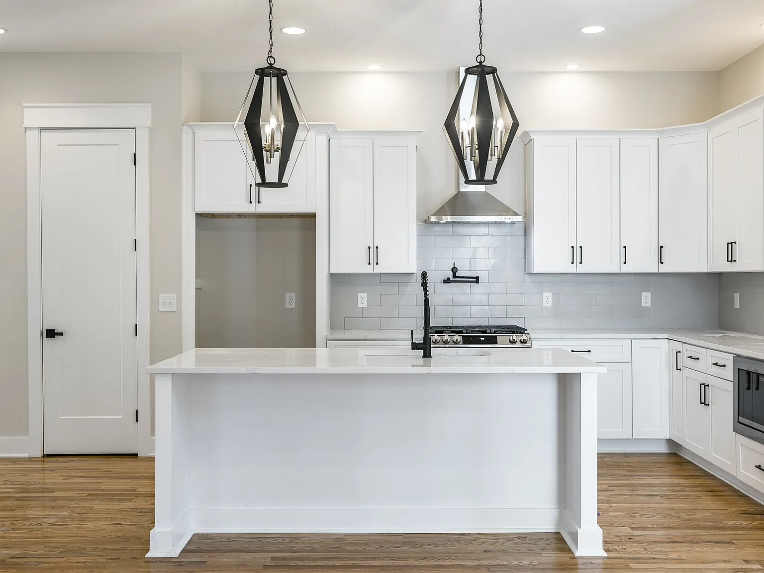 3 bed, 4.0 bath, 2188 sqft, $3,000 — Photo 4