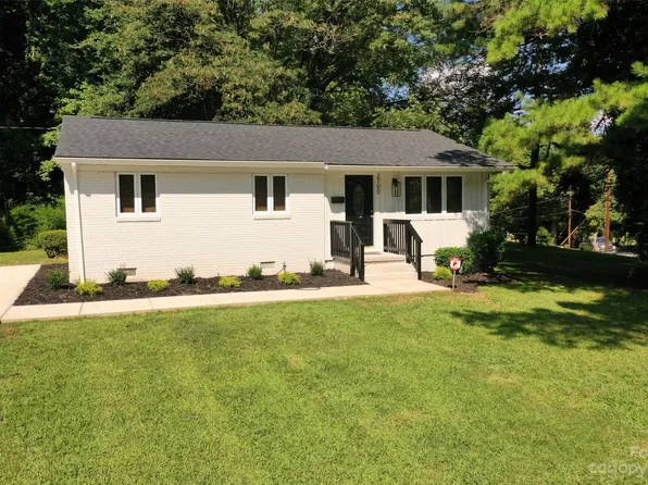 2700 Ravencroft Dr, Charlotte, NC 28208