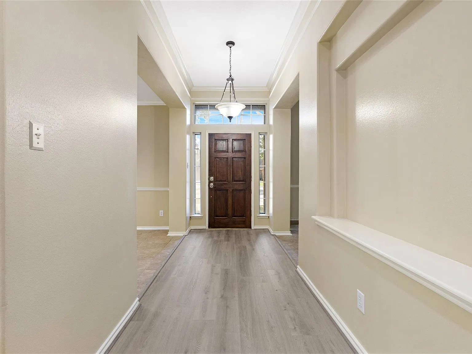 3 bed, 2.0 bath, 2349 sqft, $2,900 — Photo 4