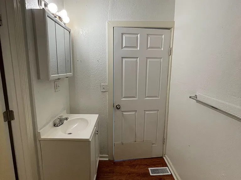 4415 Forest Ave — Photo 20