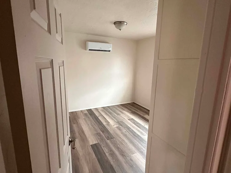 240 N Warner St — Photo 9