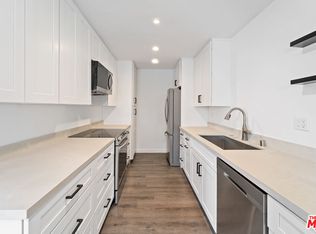 5414 Newcastle Ave APT 1, Encino, CA 91316