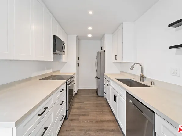 5414 Newcastle Ave APT 1, Encino, CA 91316