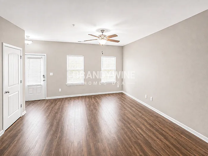 3 bed, 2.5 bath, 1390 sqft, $1,835 — Photo 4