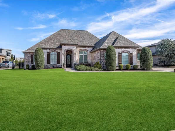 27 S Windsor Dr, Rogers, AR 72758