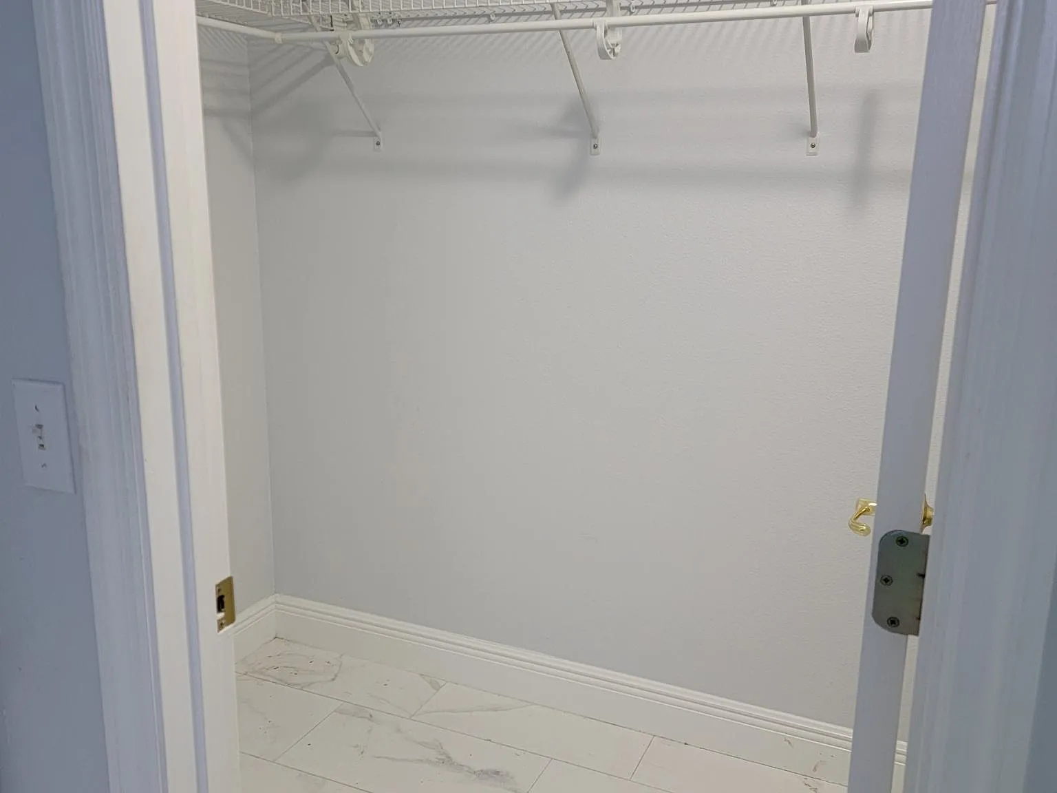 2125 Winsley St — Photo 4
