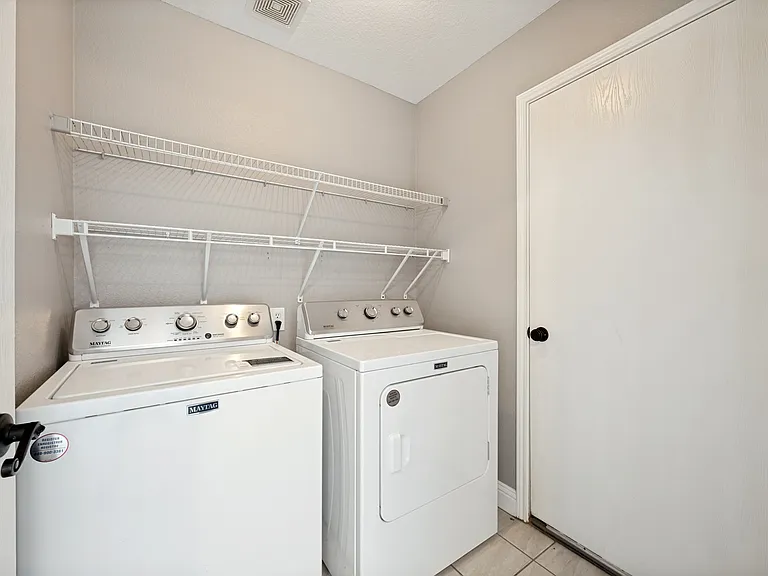 1601 Elm St — Photo 20