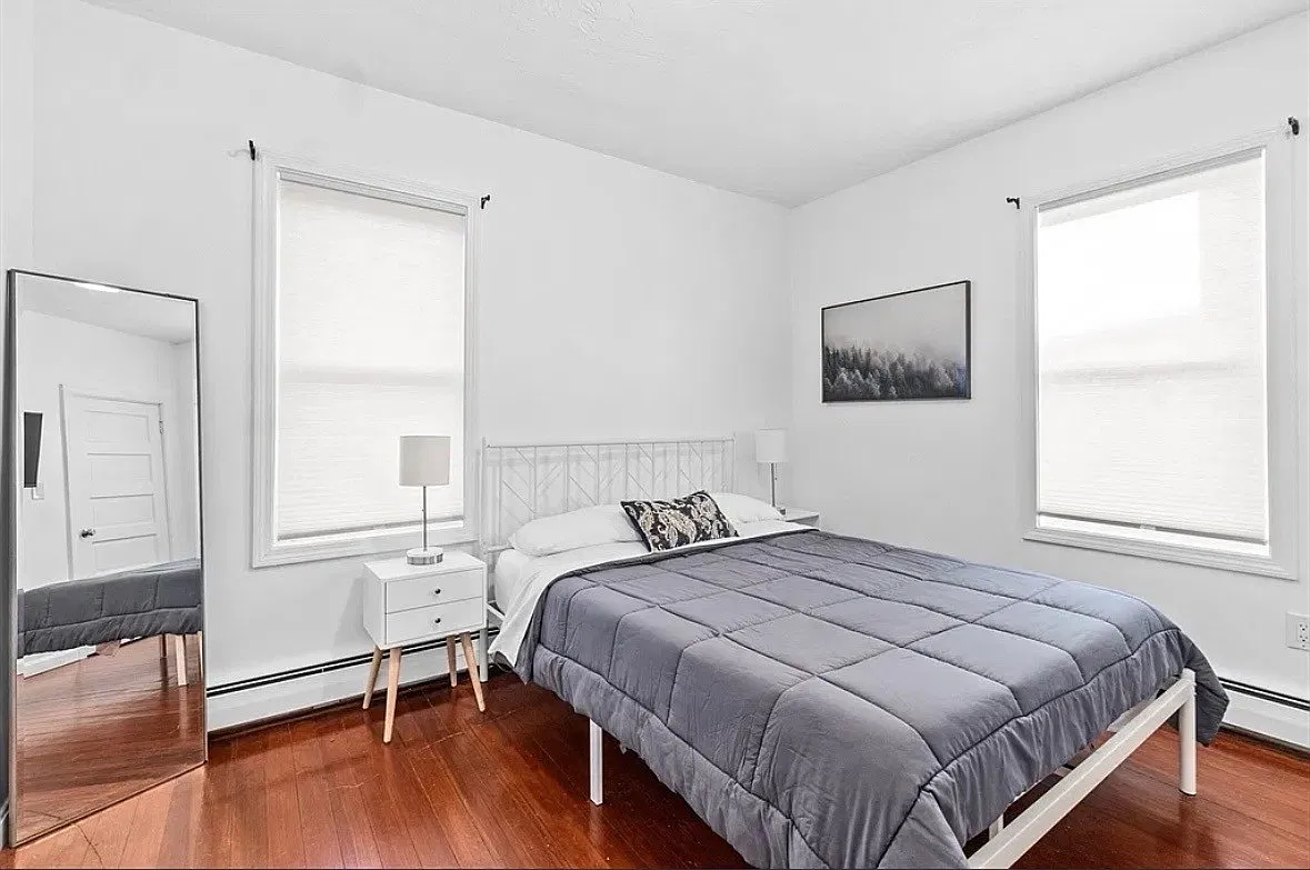 2 bed, 900 sqft, $2,300 — Photo 4
