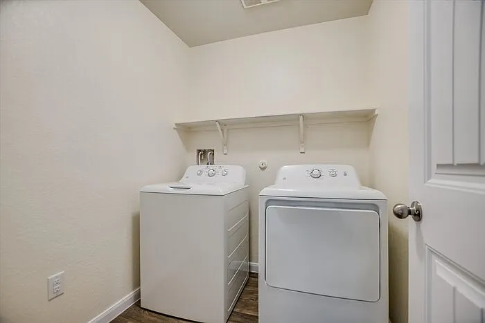 1011 Pembroke Ct — Photo 11