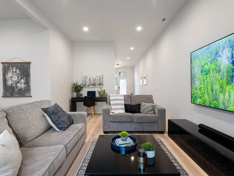 Hidden Hills Condominiums — Photo 21