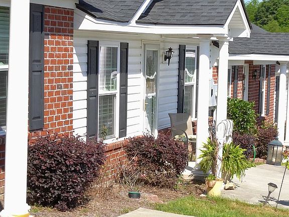 4th image of 210 Karima Cir