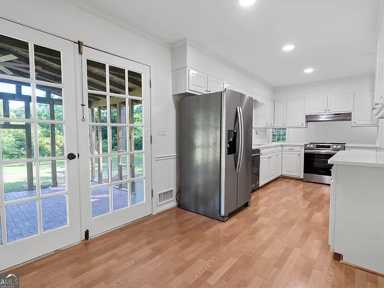 223 Brookwood Dr — Photo 12