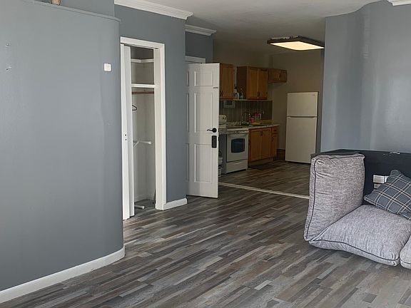 2nd image of 14 Parsons St