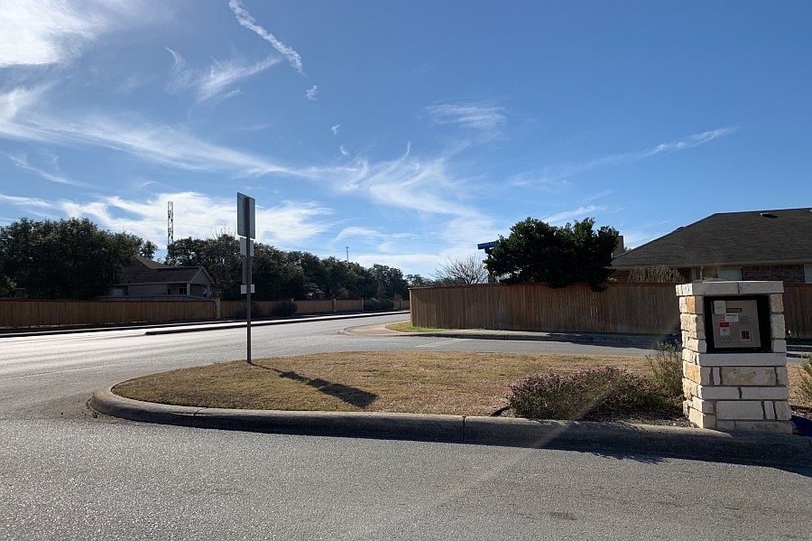 2nd image of 5742 Southern Oaks