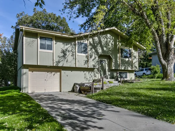 4115 N 213th Cir, Elkhorn, NE 68022