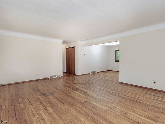 3rd image of 487 Karl Dr