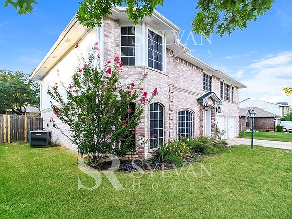 2nd image of 2160 Crockett Dr