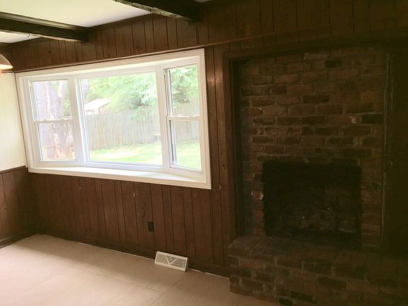 Den w/Bay window and gas log