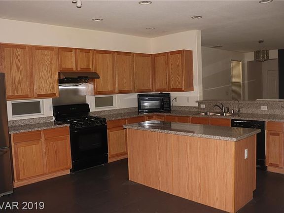 4th image of 8989 College Green St
