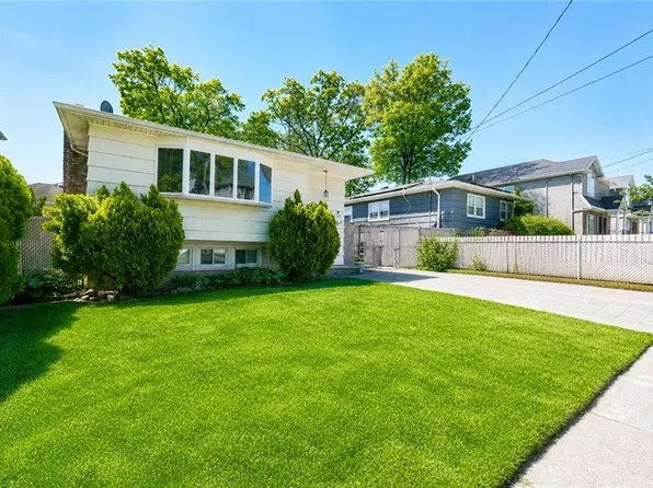268 Bradford Ave, Staten Island, NY 10309