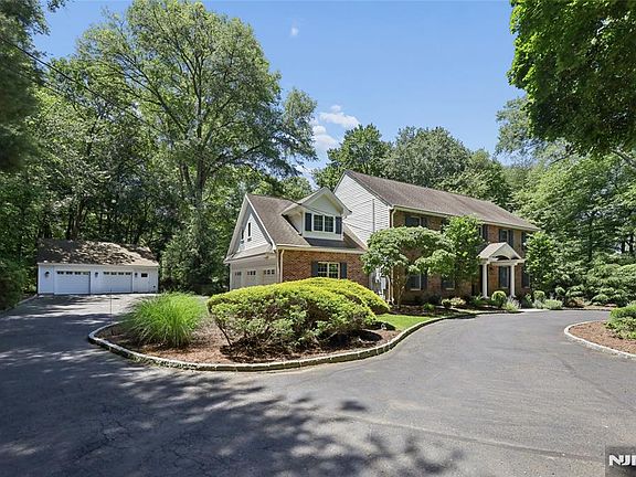 2nd image of 27 Duane Ln