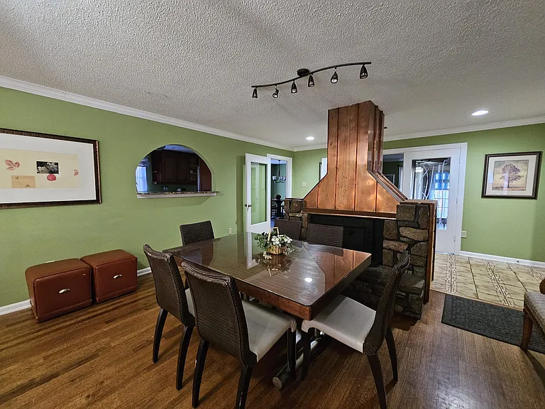 2566 Vauxhall Pl — Photo 37
