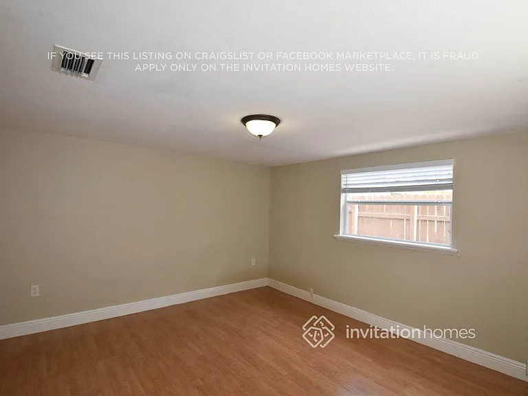 2751 N 66th Ave — Photo 8