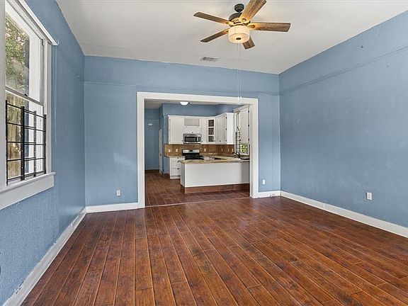 3rd image of 1702 Joliet St