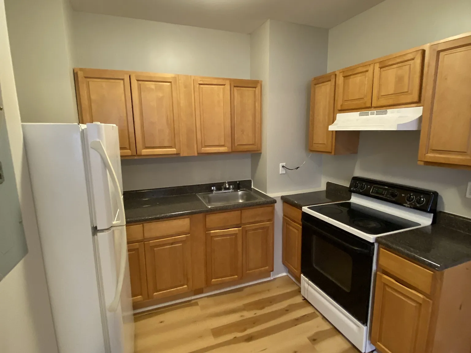 270 Sigourney and 114, 116 Ashley Street - 4E — Photo 1
